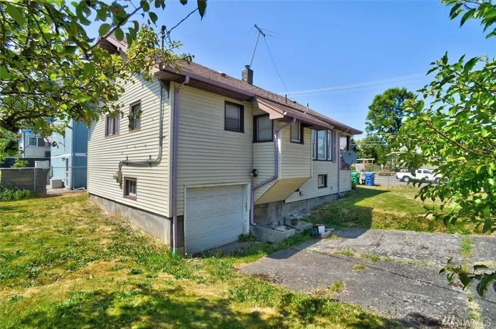 4519 S Holly St, Seattle, WA 98118