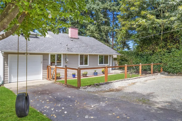 20701 4th Ave S, Des Moines, WA 98198