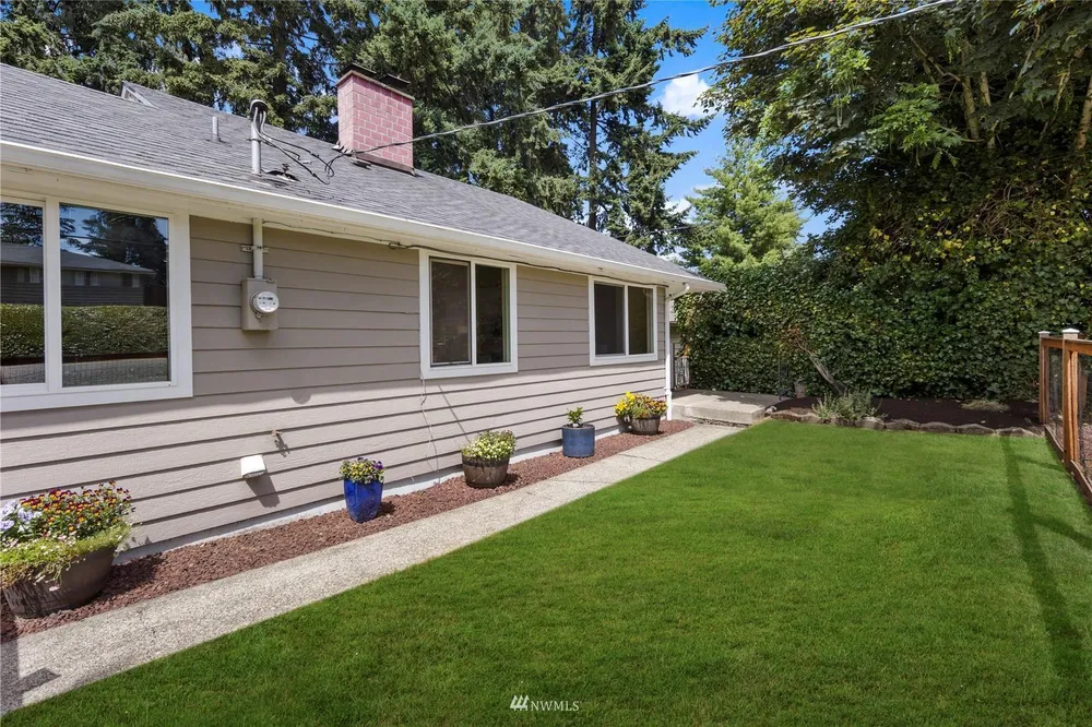 20701 4th Ave S, Des Moines, WA 98198