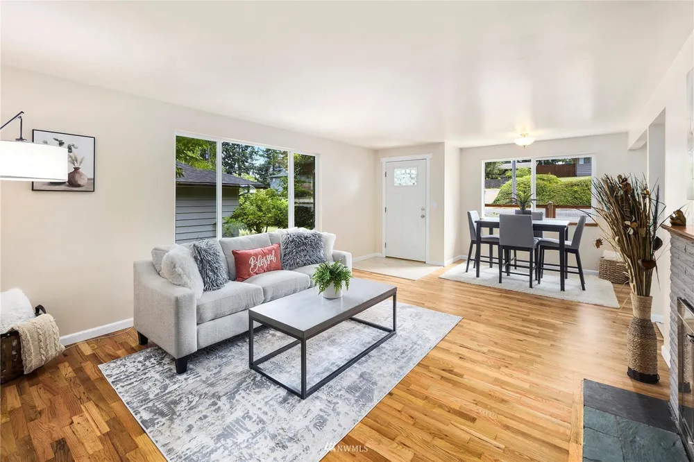 20701 4th Ave S, Des Moines, WA 98198