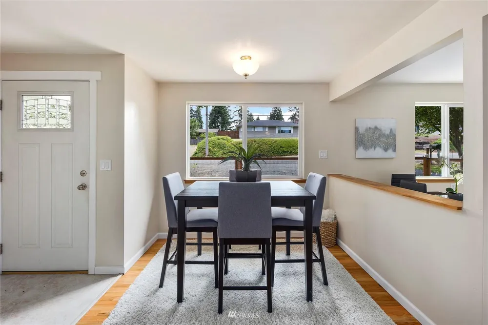 20701 4th Ave S, Des Moines, WA 98198