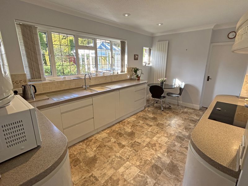 Manor Close, Sidmouth Image 2
