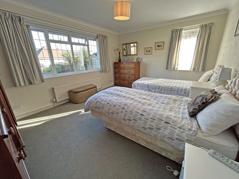 Manor Close, Sidmouth Image 8