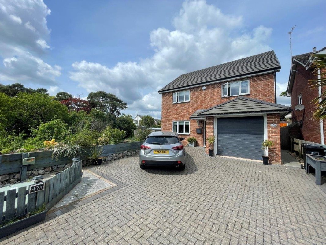 4 bedroom property for sale in Sandyhurst Close, Canford Heath, Poole