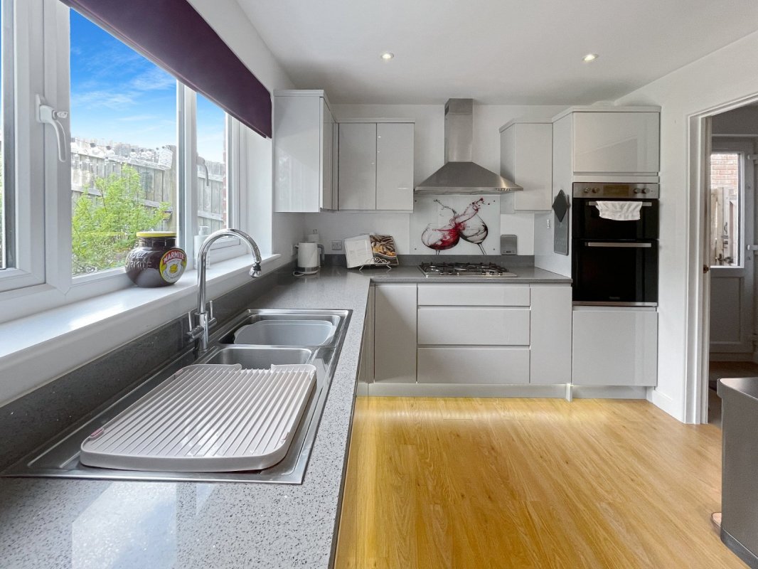 4 bedroom property for sale in Sandyhurst Close, Canford Heath, Poole