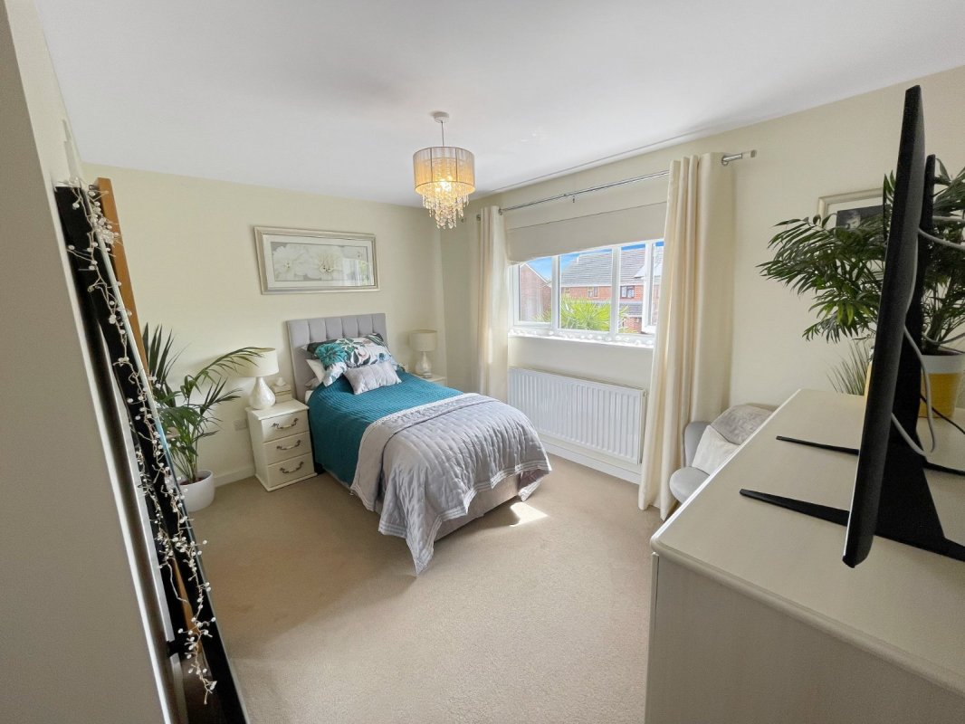 4 bedroom property for sale in Sandyhurst Close, Canford Heath, Poole