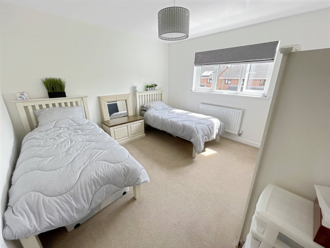 4 bedroom property for sale in Sandyhurst Close, Canford Heath, Poole