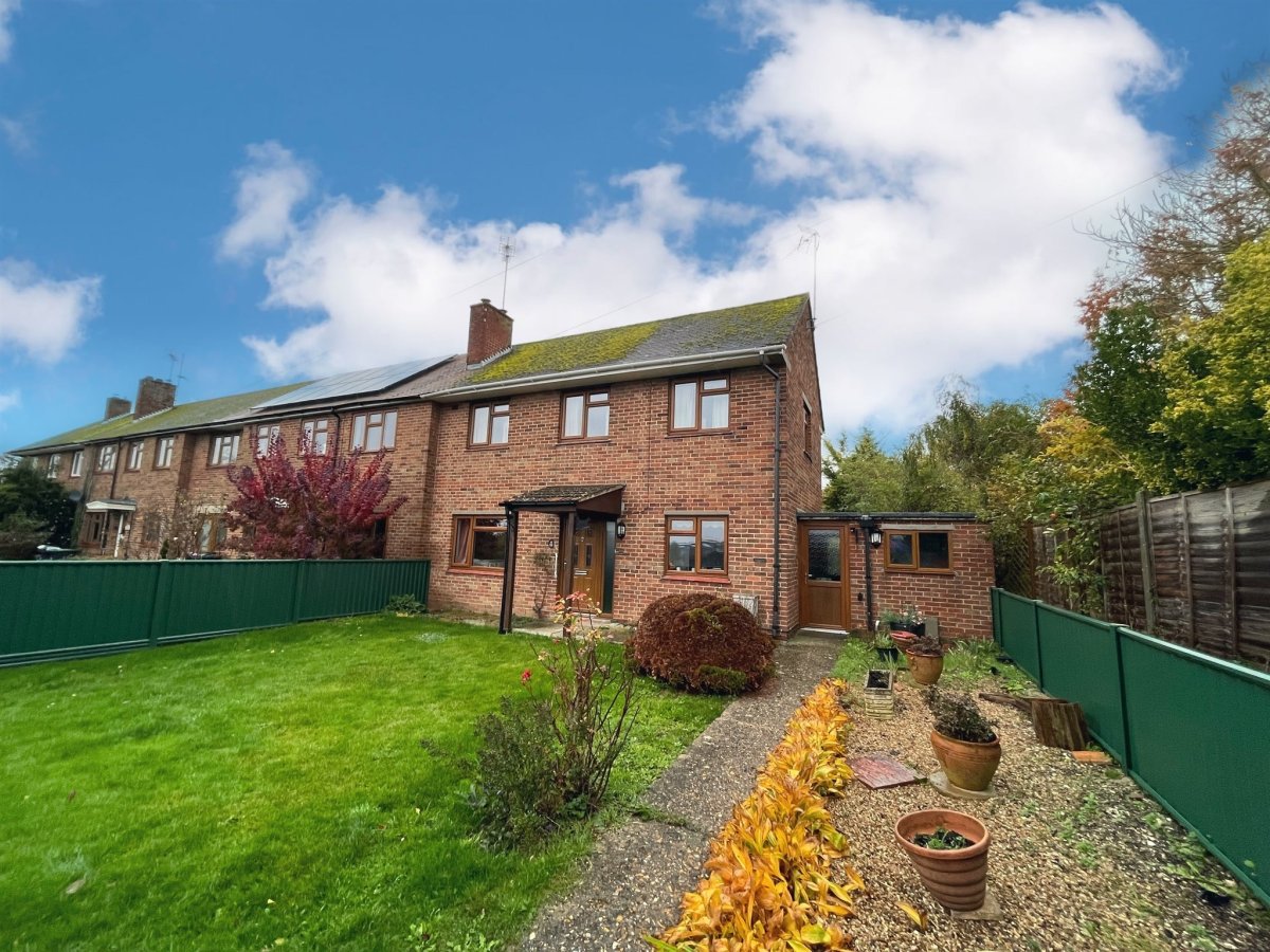 3 bedroom property for sale in Ashdon Road, Saffron Walden £400,000 Kevin Henry