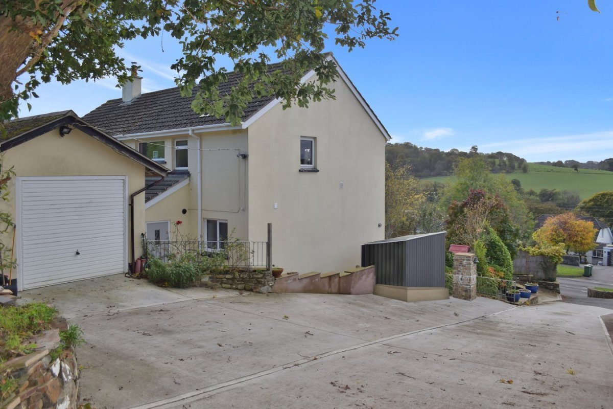 4 bedroom property for sale in Tawton, Barnstaple, EX32 Guide