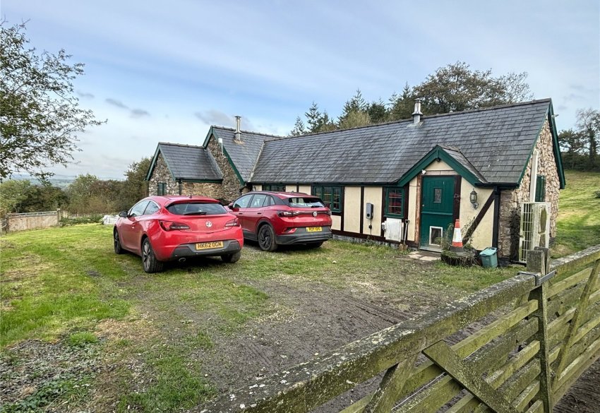 3 bedroom property for sale in Ysgubor Celyn, Llanerfyl, Welshpool