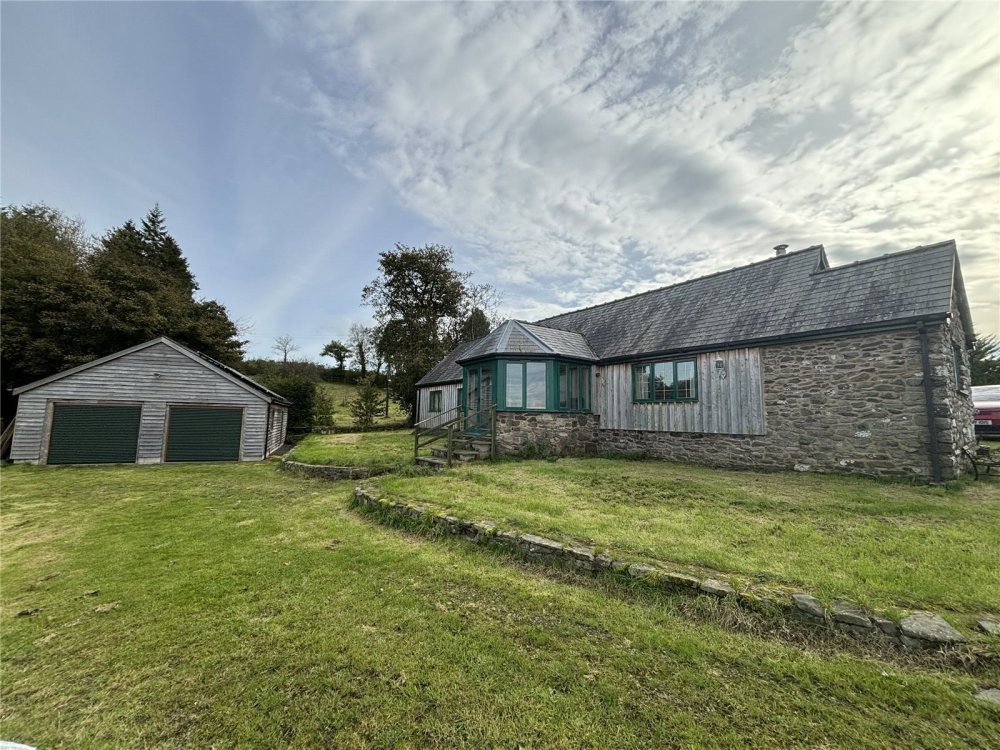 3 bedroom property for sale in Ysgubor Celyn, Llanerfyl, Welshpool