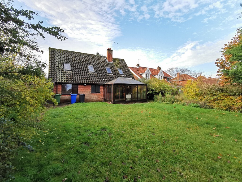 4 bedroom property for sale in Beccles Road, Bungay Guide price £400,000