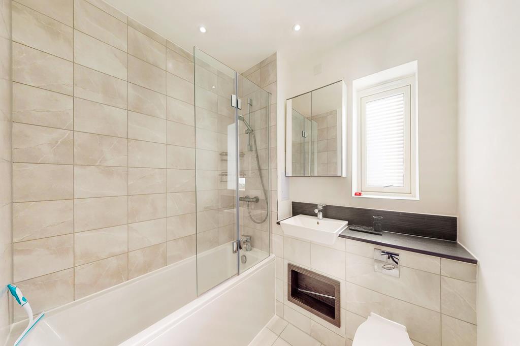 A Modern One Bedroom Apartment Waterside Hendon Development NW9 Image 7