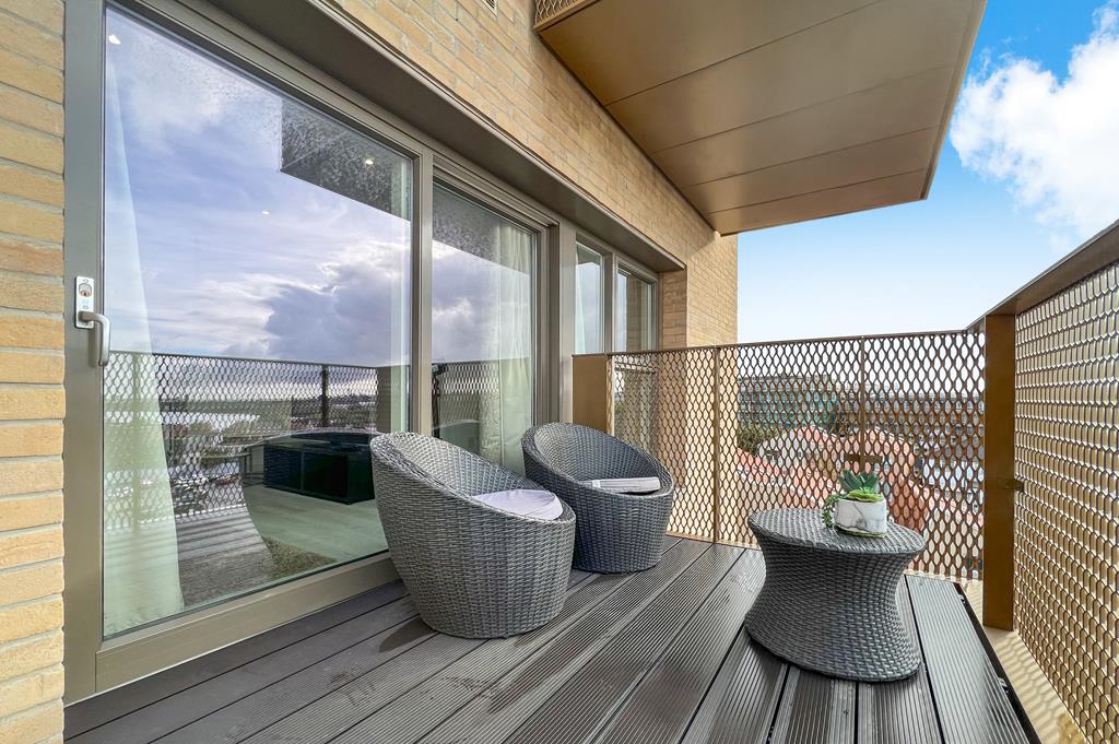 A Modern One Bedroom Apartment Waterside Hendon Development NW9 Image 6