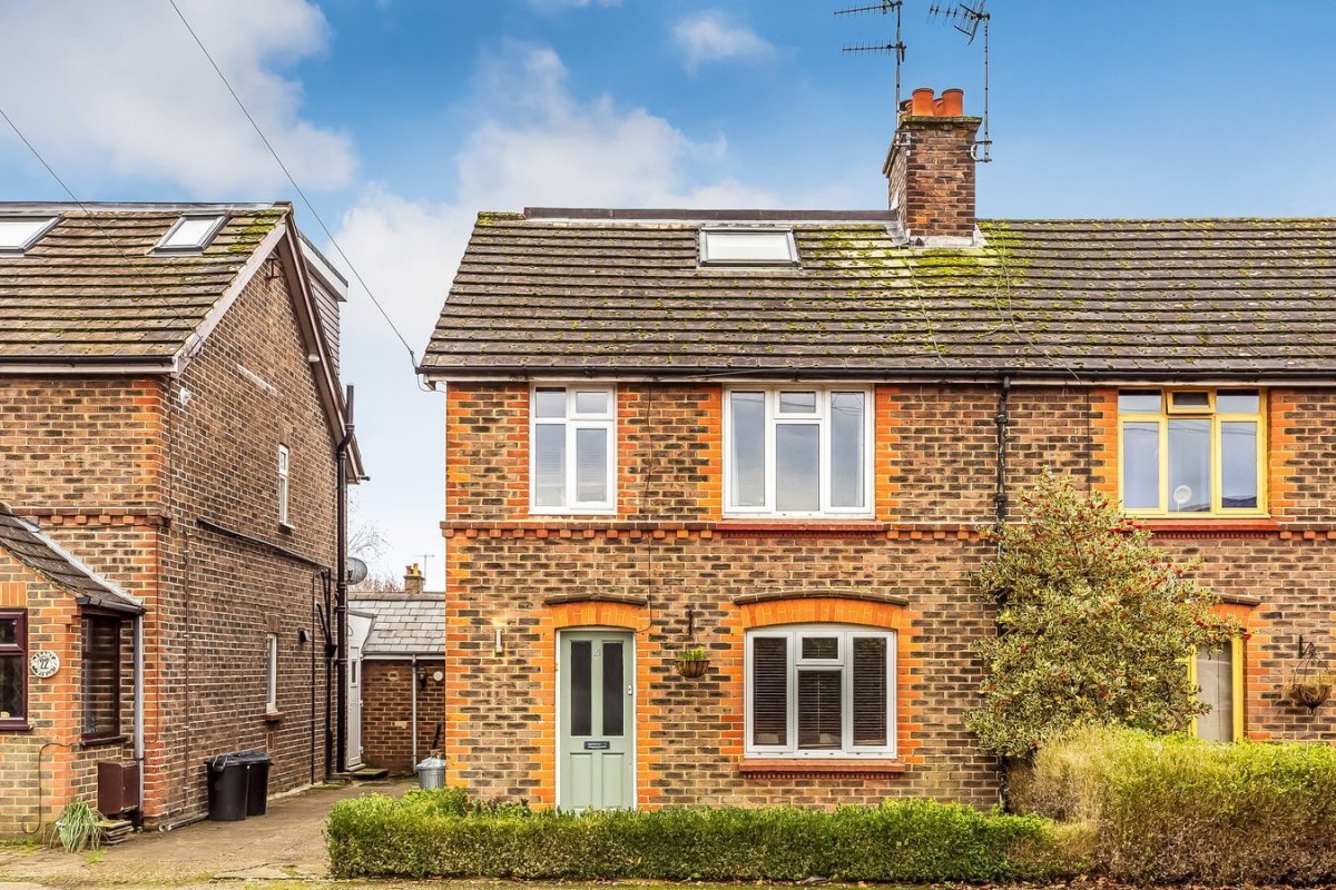 3 bedroom property for sale in Frant Field, Edenbridge, TN8 Offers in