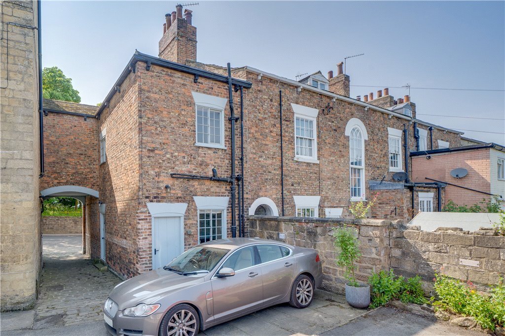2 bedroom property for sale in High Street, Knaresborough, North