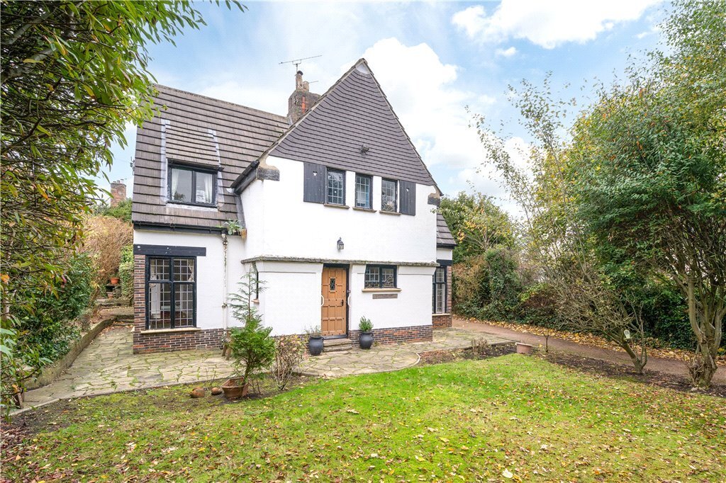 4 bedroom property for sale in Southway, Guiseley, Leeds, LS20 Offers