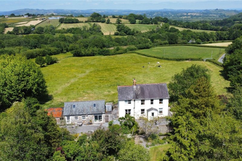 4 bedroom property for sale in Llanarthne, Carmarthen, Carmarthenshire, SA32 Offers in the