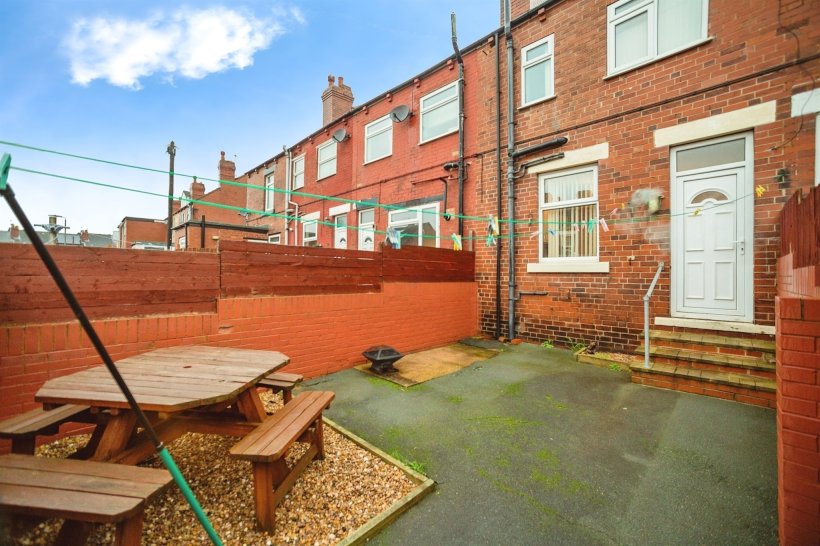 Regent Street, Hemsworth, Pontefract 2 bedroom terraced house