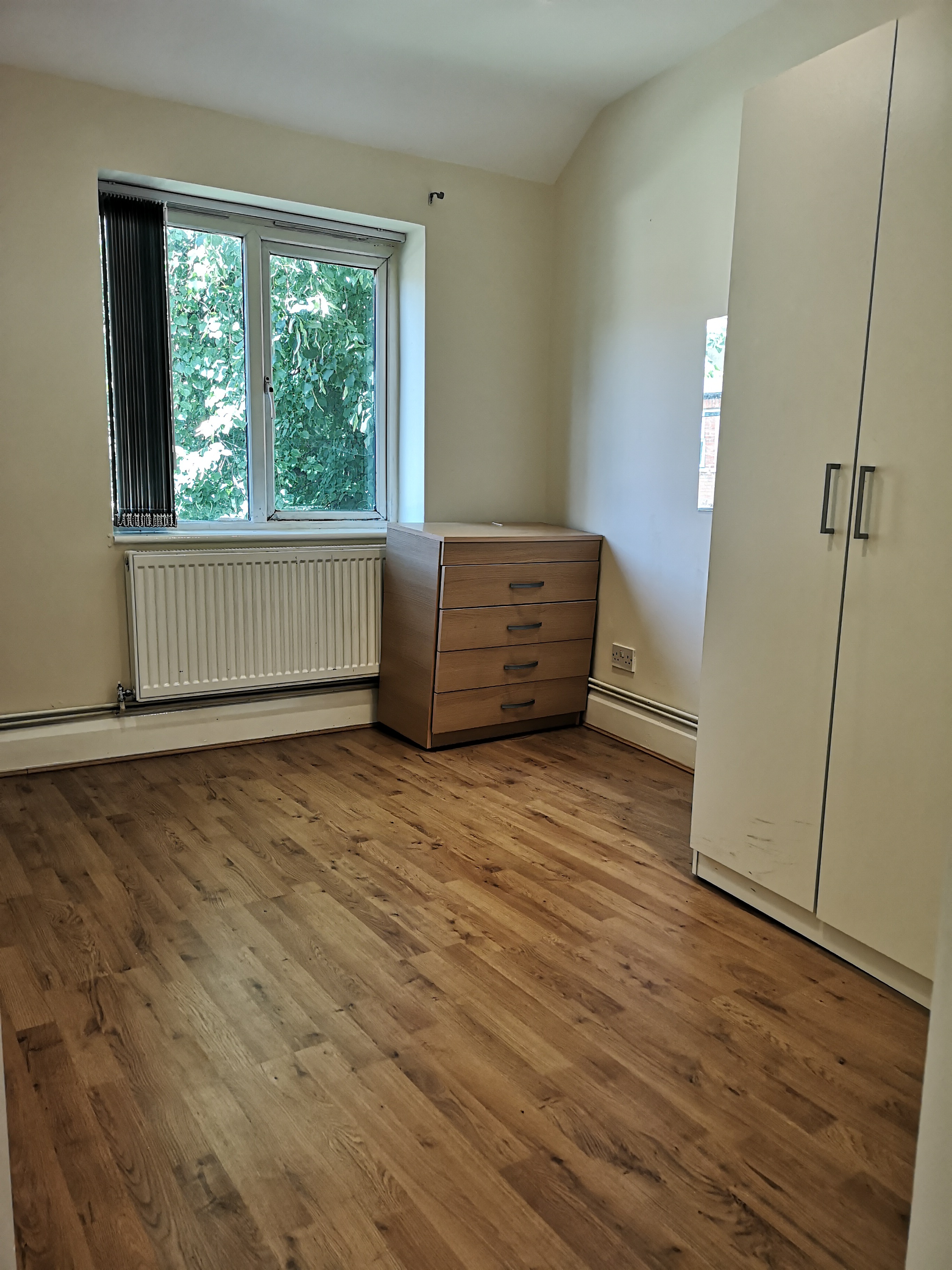 Two Bedroom Two Bathroom Two Bathroom Flat Neasden NW10 Image 2