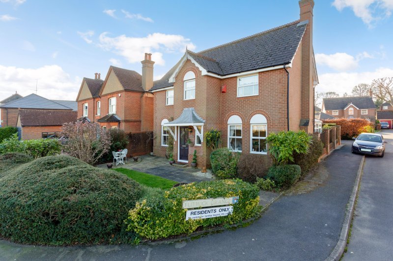 4 bedroom property for sale in Flitwick Grange, GODALMING, GU8 Guide