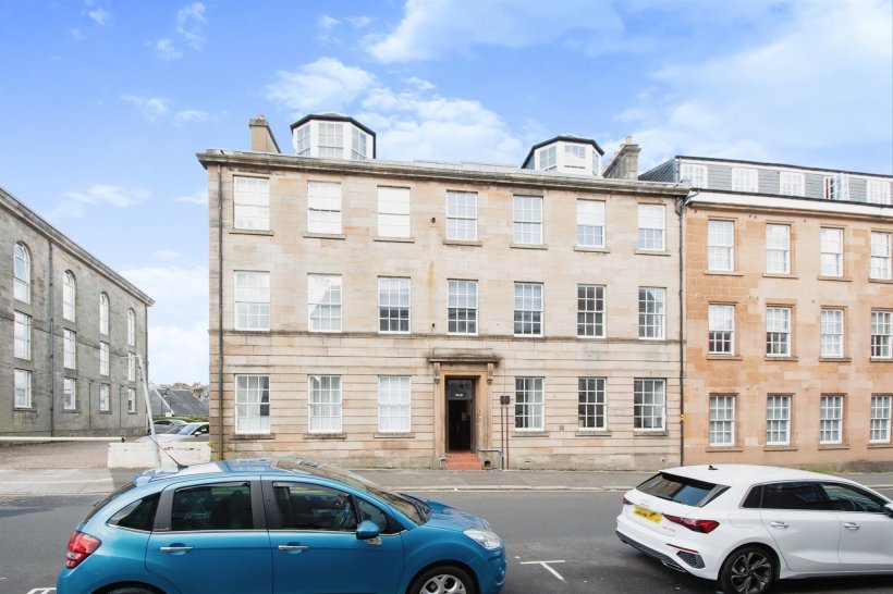 Street, Paisley 1 bedroom flat Allen & Harris
