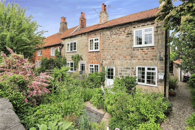 3 bedroom property for sale in Village Terrace, Scriven, Knaresborough