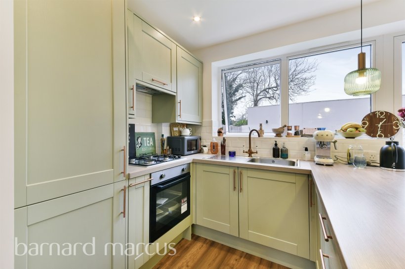 Shaftesbury Avenue, Feltham 3 bedroom detached house Barnard Marcus