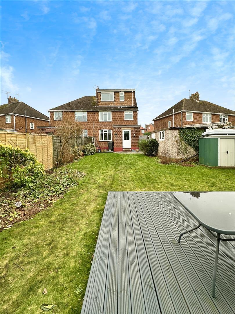 4 bedroom property for sale in St. Catherines Crescent, Whitnash