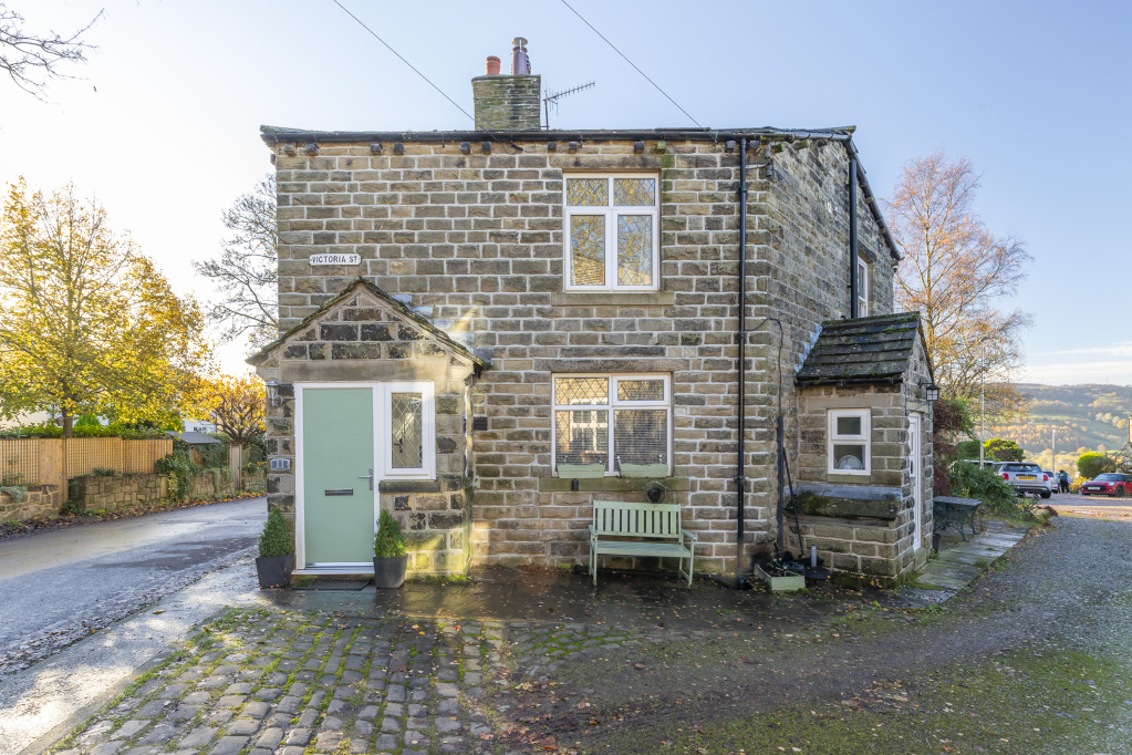 2 bedroom property for sale in Micklethwaite, Micklethwaite, BD16