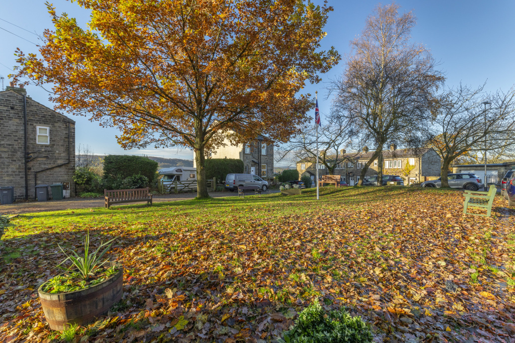 2 bedroom property for sale in Micklethwaite, Micklethwaite, BD16