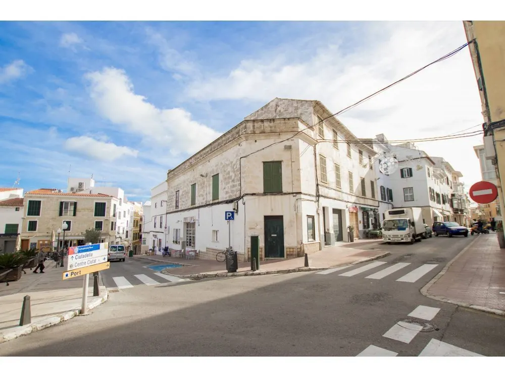 10, Mahón