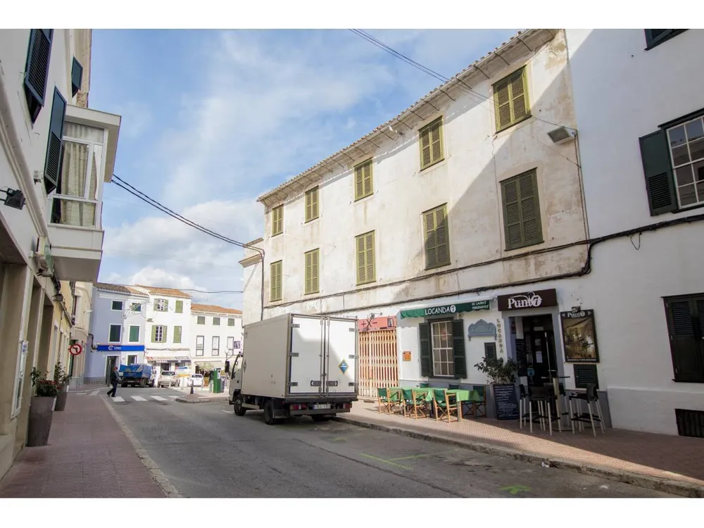 10, Mahón