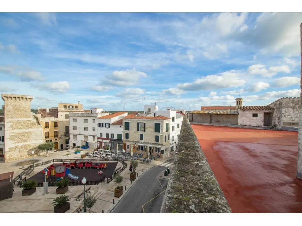 10, Mahón