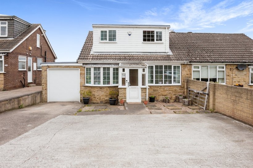 Netherton Lane, Netherton, Wakefield 3 bedroom semidetached bungalow