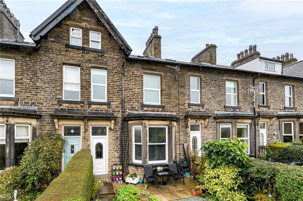 4 bedroom property for sale in Sleningford Terrace, Crossflatts