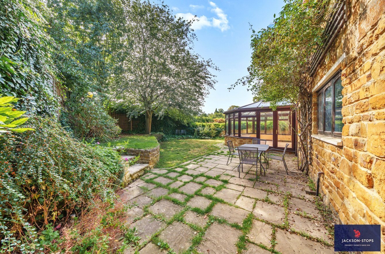 JacksonStops 4 bedroom property for sale in Dallington Green