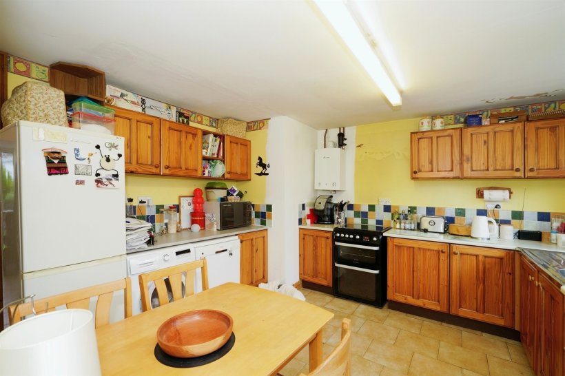 Priory Green, Highworth, Swindon 4 bedroom detached house Allen