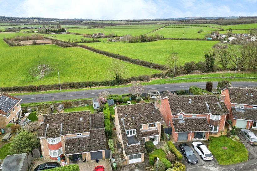 Priory Green, Highworth, Swindon 4 bedroom detached house Allen