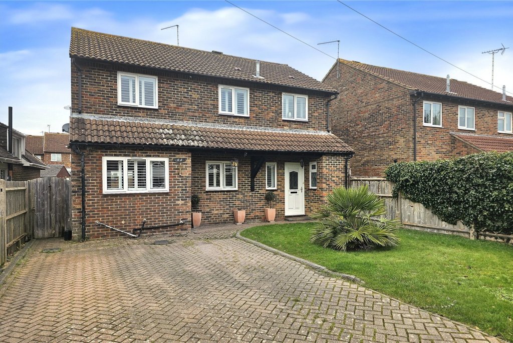 4 bedroom property for sale in Woodlands Avenue, Rustington
