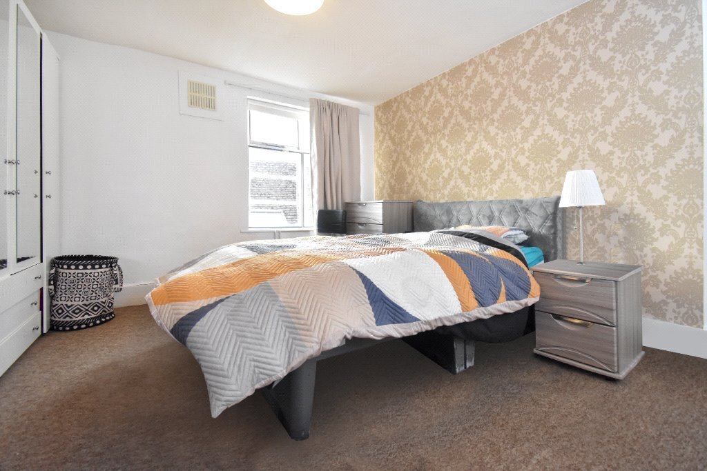 4 bedroom property for sale in Bartholomew Street, Newbury, Berkshire, RG14 Guide price £200,000