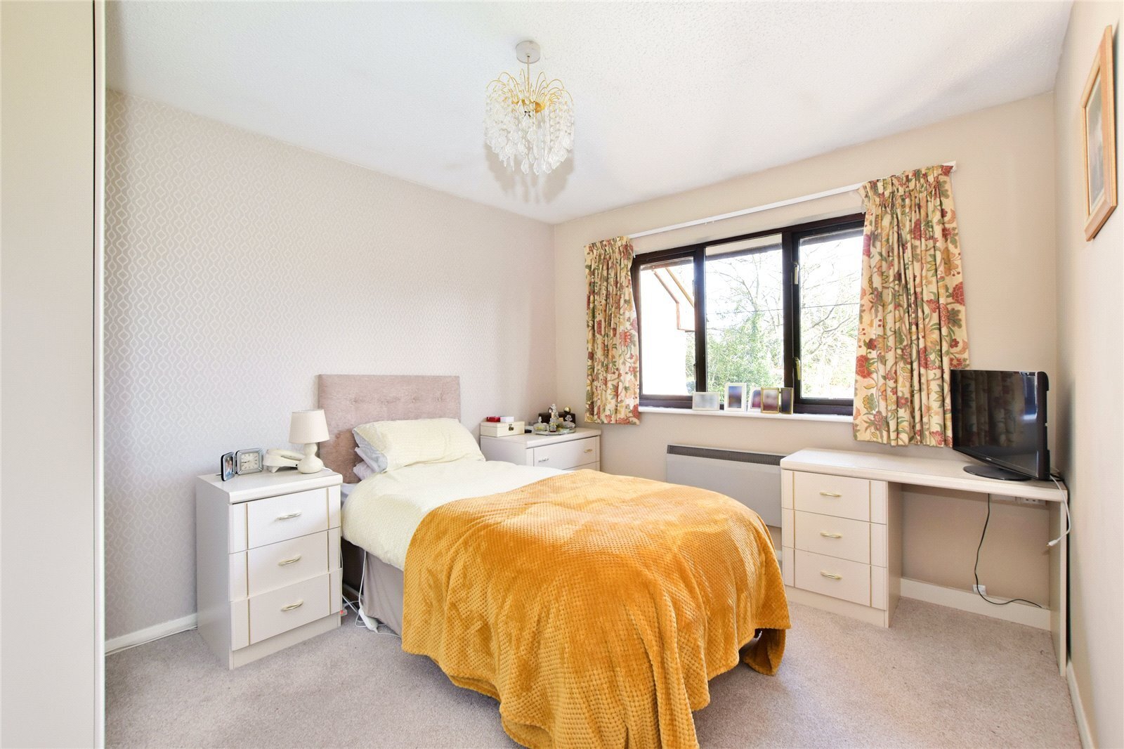 1 bedroom property for sale in The Grange, High Street, Abbots Langley, Herts, WD5 £165,000
