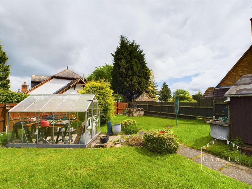 3 bedroom property for sale in Burbage Road, Burbage, Hinckley £365,000