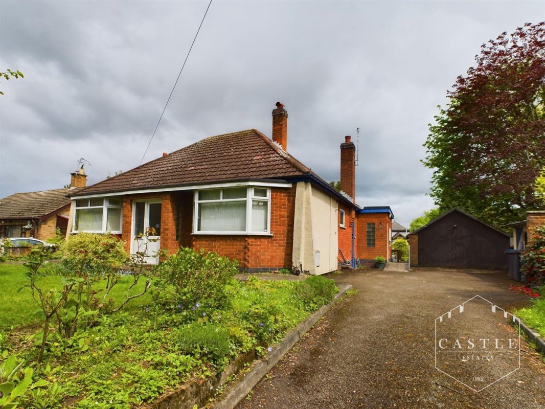 3 bedroom property for sale in Burbage Road, Burbage, Hinckley £365,000