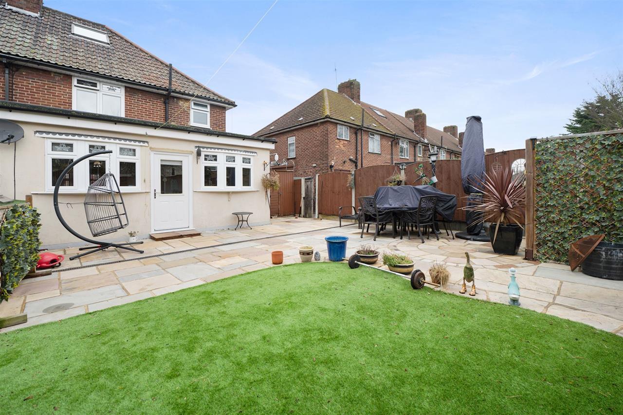 3 bedroom property for sale in Woodward Road, Dagenham, Essex Guide