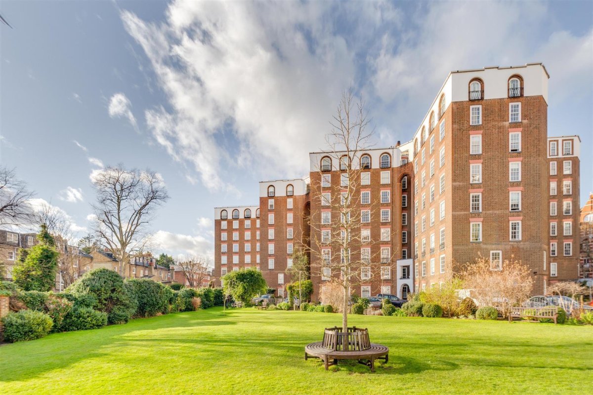 2 bedroom property for sale in North End House, Fitzjames Avenue