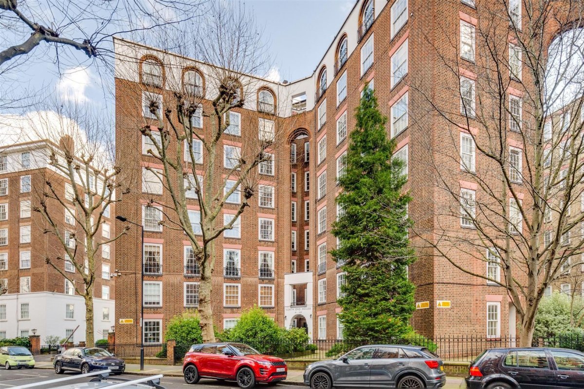 2 bedroom property for sale in North End House, Fitzjames Avenue