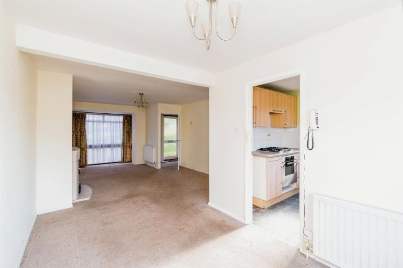 Oakwood Drive, Southampton 3 bedroom end of terrace house Fox & Sons