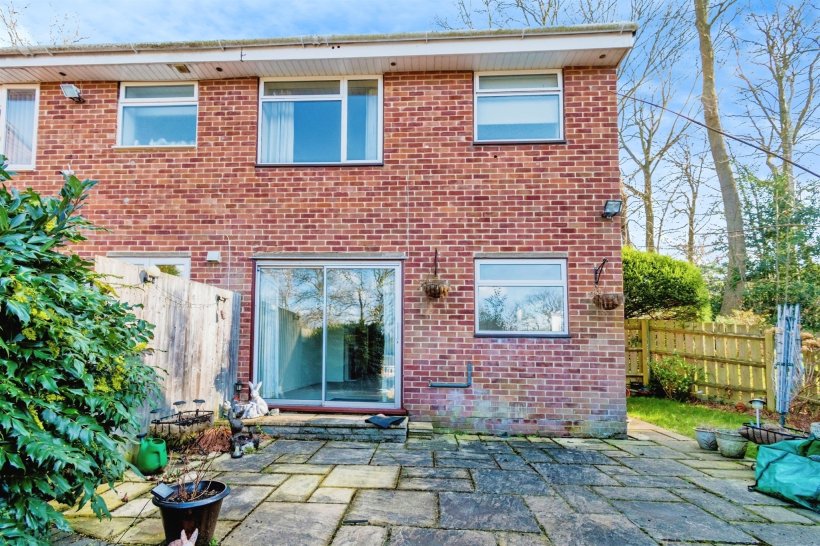 Oakwood Drive, Southampton 3 bedroom end of terrace house Fox & Sons