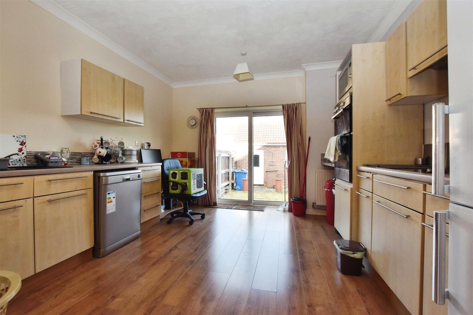 4 bedroom property for sale in Hull Road, Anlaby Common, Hull £170,000